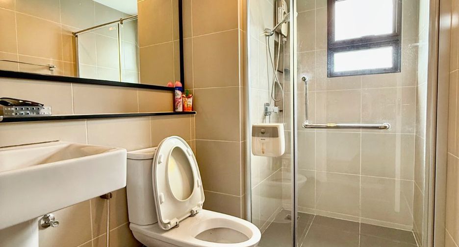 For sale 4 bedrooms house in Mueang Nonthaburi, Nonthaburi