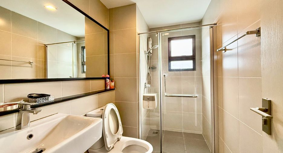 For sale 4 bedrooms house in Mueang Nonthaburi, Nonthaburi