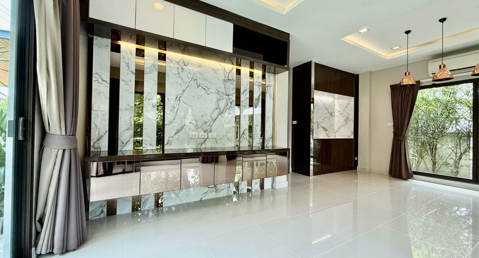 For sale 4 bedrooms house in Mueang Nonthaburi, Nonthaburi