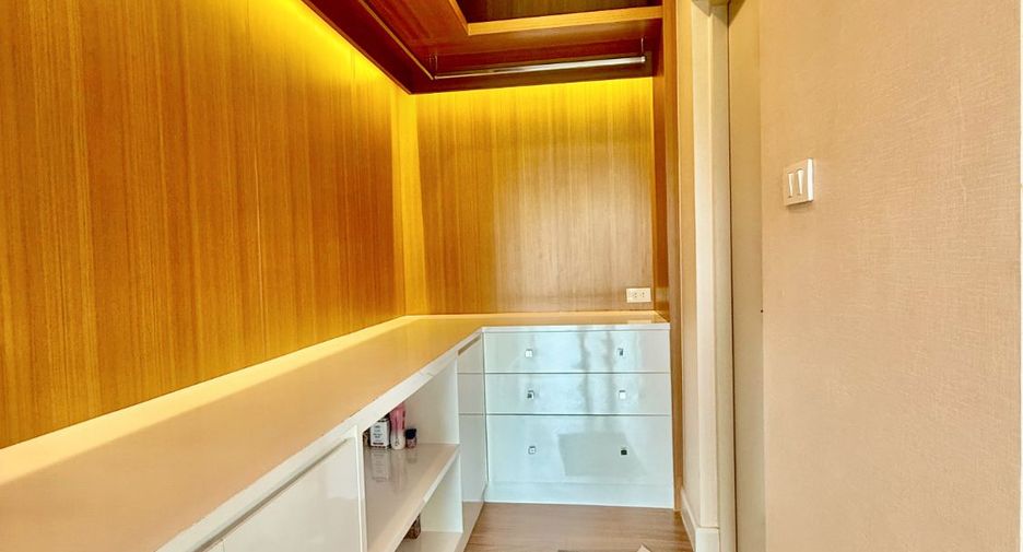 For sale 4 bedrooms house in Mueang Nonthaburi, Nonthaburi