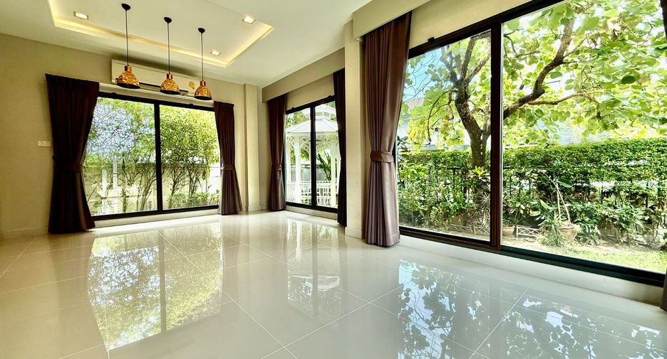 For sale 4 bedrooms house in Mueang Nonthaburi, Nonthaburi