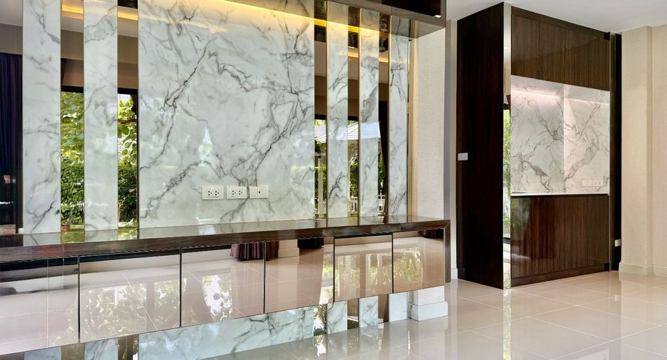 For sale 4 bedrooms house in Mueang Nonthaburi, Nonthaburi