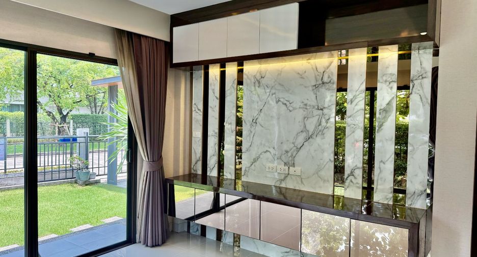 For sale 4 bedrooms house in Mueang Nonthaburi, Nonthaburi