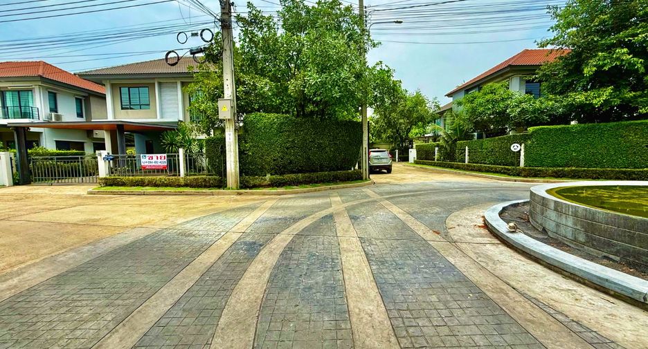 For sale 4 bedrooms house in Mueang Nonthaburi, Nonthaburi