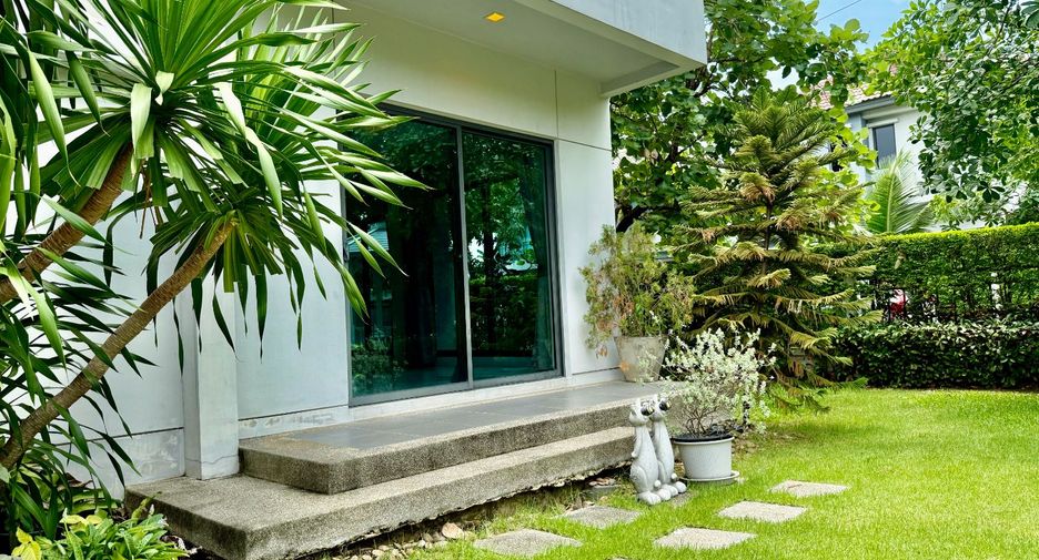 For sale 4 bedrooms house in Mueang Nonthaburi, Nonthaburi