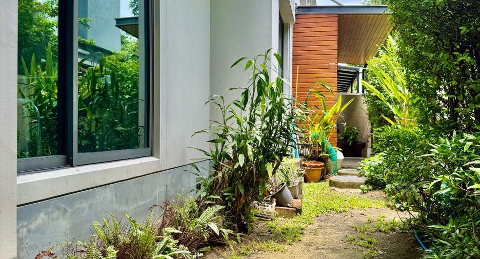 For sale 4 bedrooms house in Mueang Nonthaburi, Nonthaburi