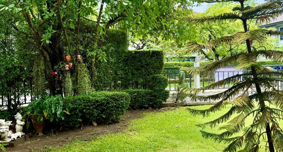 For sale 4 bedrooms house in Mueang Nonthaburi, Nonthaburi