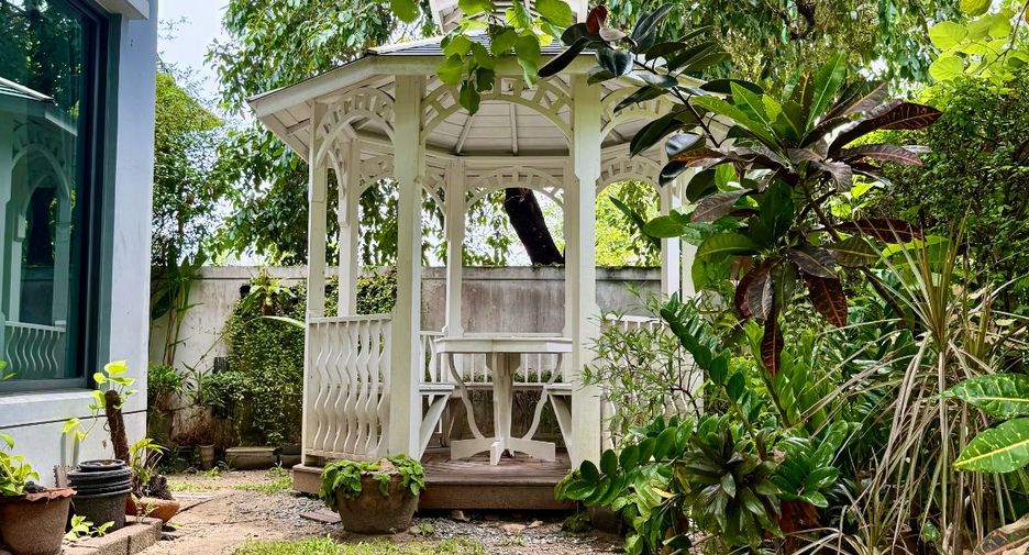 For sale 4 bedrooms house in Mueang Nonthaburi, Nonthaburi