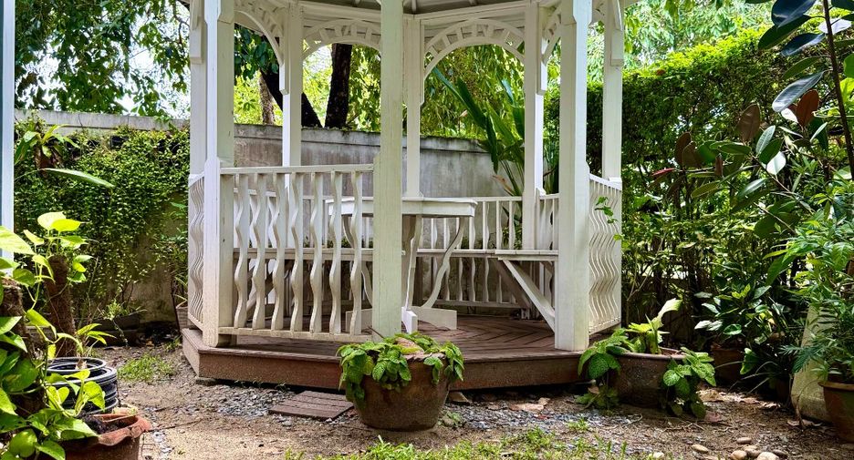 For sale 4 bedrooms house in Mueang Nonthaburi, Nonthaburi