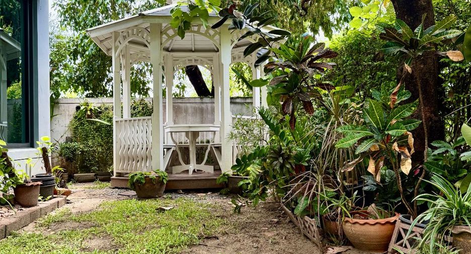 For sale 4 bedrooms house in Mueang Nonthaburi, Nonthaburi