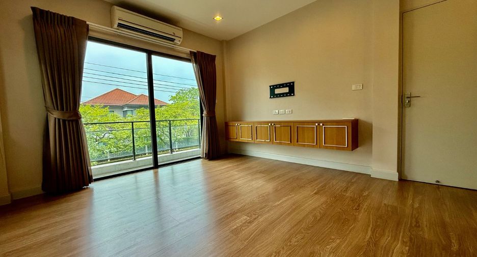 For sale 4 bedrooms house in Mueang Nonthaburi, Nonthaburi