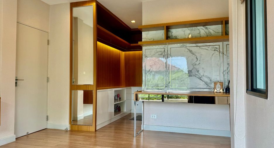 For sale 4 bedrooms house in Mueang Nonthaburi, Nonthaburi