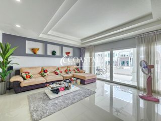For sale 4 bed townhouse in Bang Lamung, Chonburi
