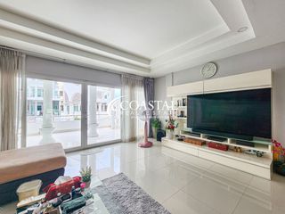 For sale 4 bed townhouse in Bang Lamung, Chonburi