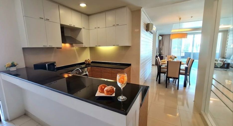 For rent 2 ベッドルーム serviced apartment in Watthana, Bangkok