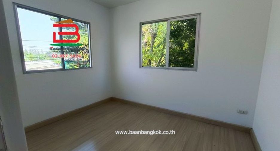 For rent and for sale 3 bedrooms townhouse in Sai Mai, Bangkok
