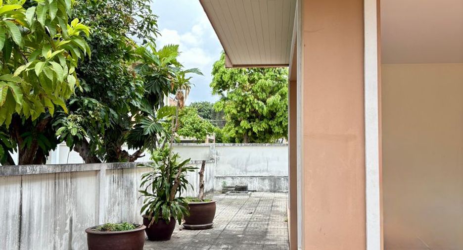 Haus zur Miete mit 3 Zimmer in Si Racha, Chonburi