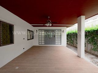 For rent そして for sale 5 Beds house in Khlong Toei, Bangkok
