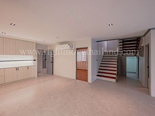 For rent そして for sale 5 Beds house in Khlong Toei, Bangkok