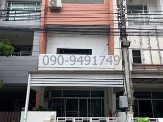 For rent 4 bedrooms townhouse in Saphan Sung, Bangkok