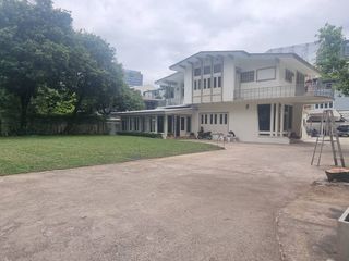 For rent 5 Beds house in Watthana, Bangkok