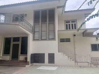 For rent 5 Beds house in Watthana, Bangkok