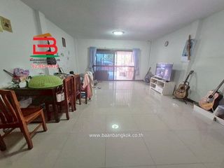 Reihenhaus zum Kauf mit 3 Zimmer in Nong Chok, Bangkok