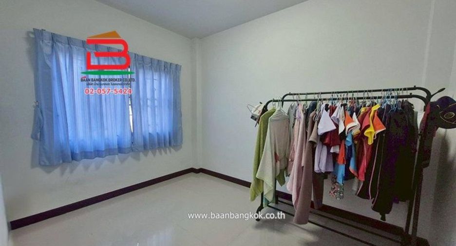 For sale 3 bedrooms townhouse in Nong Chok, Bangkok
