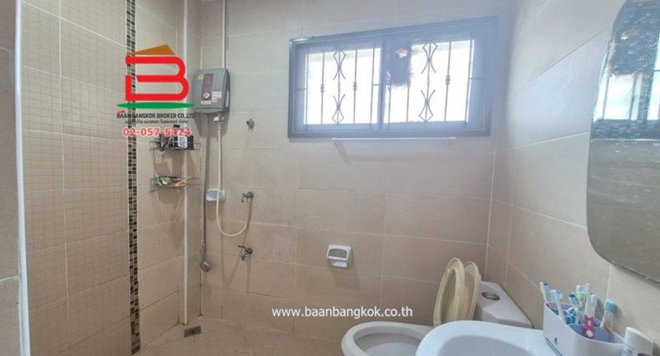 For sale 3 bedrooms townhouse in Nong Chok, Bangkok