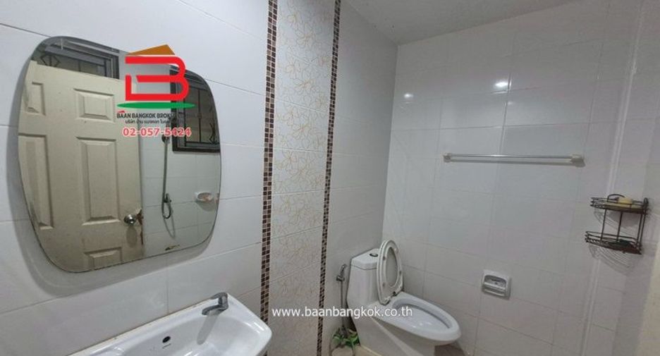 For sale 3 bedrooms townhouse in Nong Chok, Bangkok