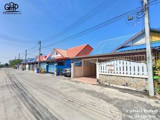 For sale 3 bed townhouse in Mueang Suphanburi, Suphan Buri