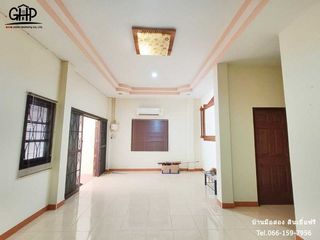 For sale 3 bed townhouse in Mueang Suphanburi, Suphan Buri