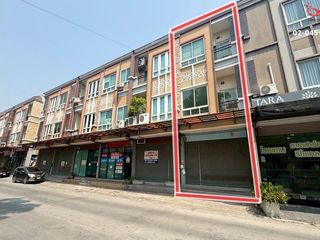 For sale 3 bed retail Space in Thanyaburi, Pathum Thani