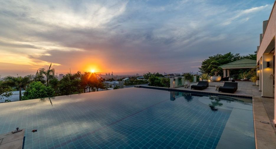 Villa en venta de 7 habitaciones en Bang Lamung, Chonburi