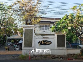 Casa adosada en venta de 3 habitaciones en Bang Kapi, Bangkok