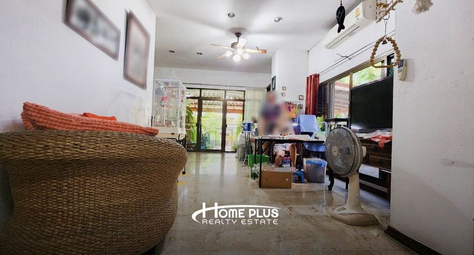 Reihenhaus zum Kauf mit 3 Zimmer in Bang Kapi, Bangkok