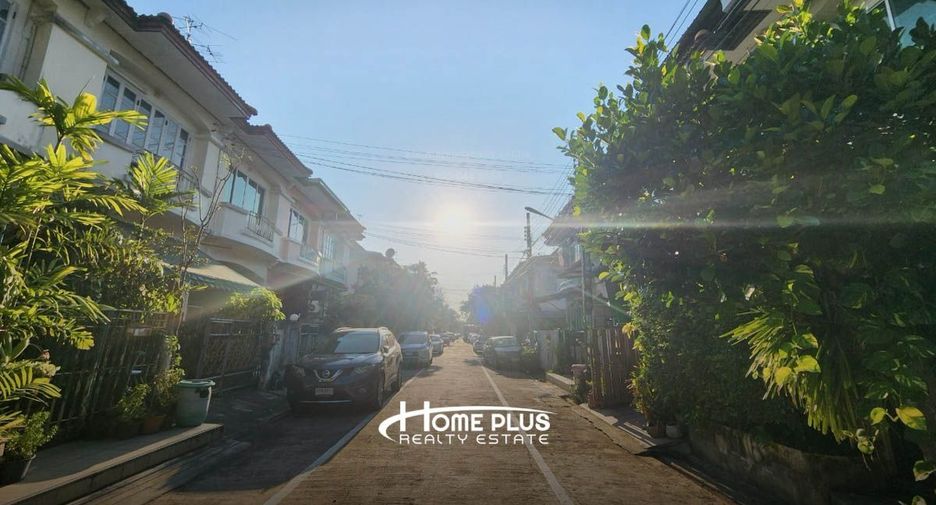 Reihenhaus zum Kauf mit 3 Zimmer in Bang Kapi, Bangkok