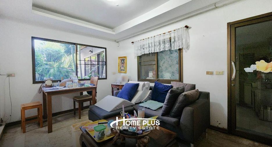 Reihenhaus zum Kauf mit 3 Zimmer in Bang Kapi, Bangkok