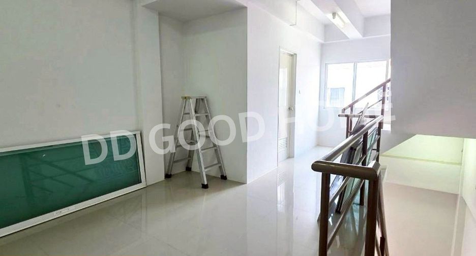 Local comercial en venta de 2 habitaciones en Mueang Samut Sakhon, Samut Sakhon