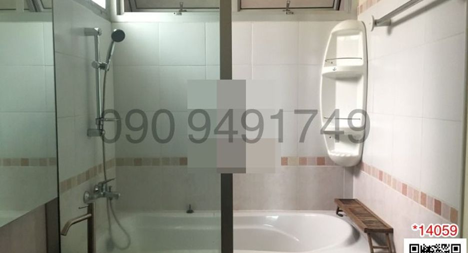 For rent 4 bedrooms townhouse in Lat Phrao, Bangkok