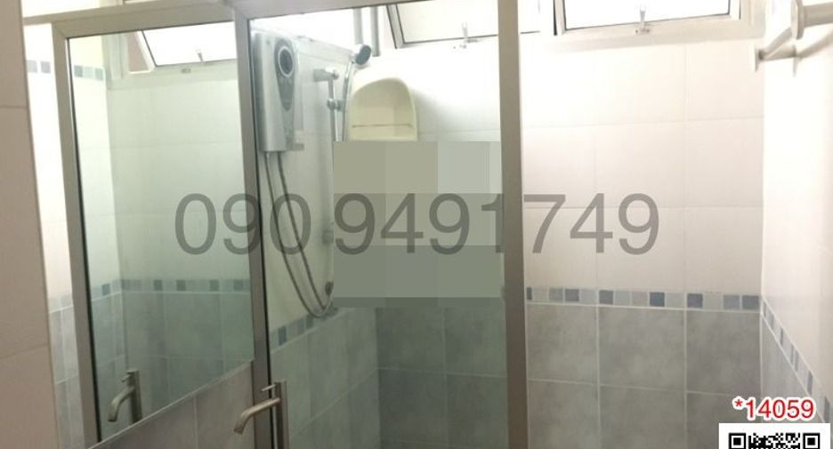 For rent 4 bedrooms townhouse in Lat Phrao, Bangkok