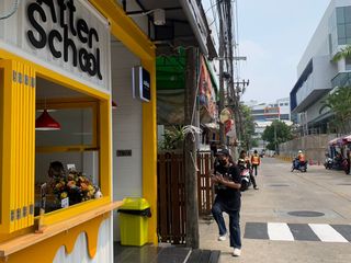 For rent 10 bed hotel in Watthana, Bangkok