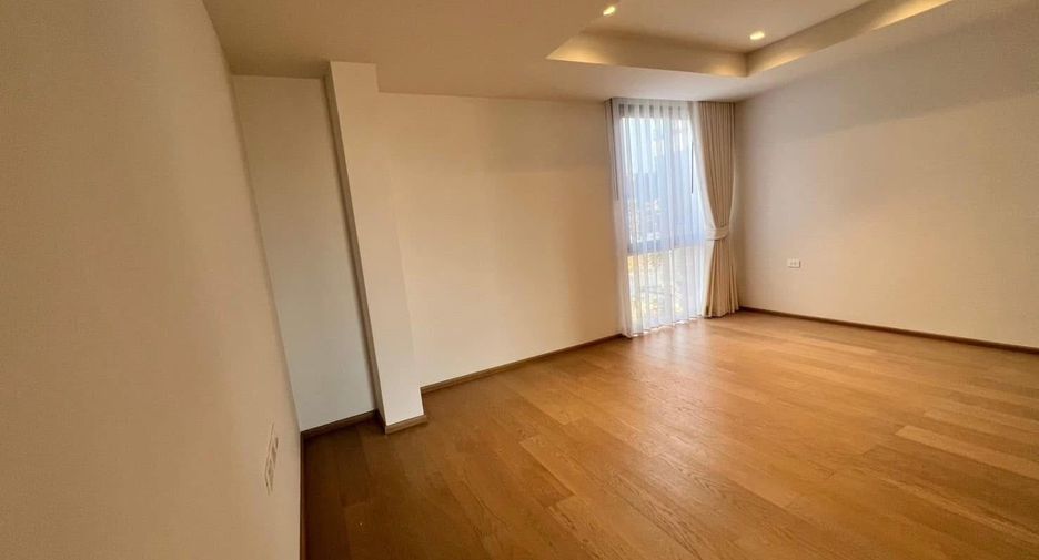 For rent 3 bedrooms house in Phra Khanong, Bangkok