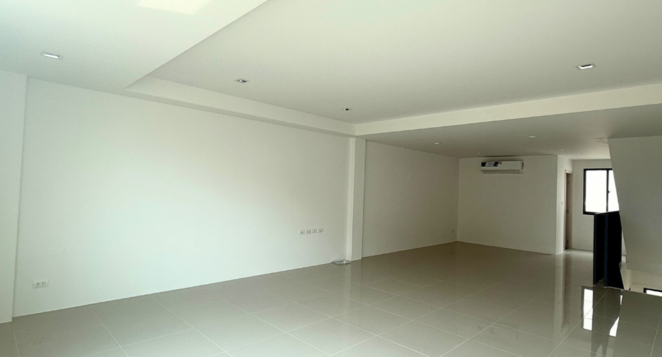 For rent 2 bedrooms townhouse in Mueang Chiang Mai, Chiang Mai