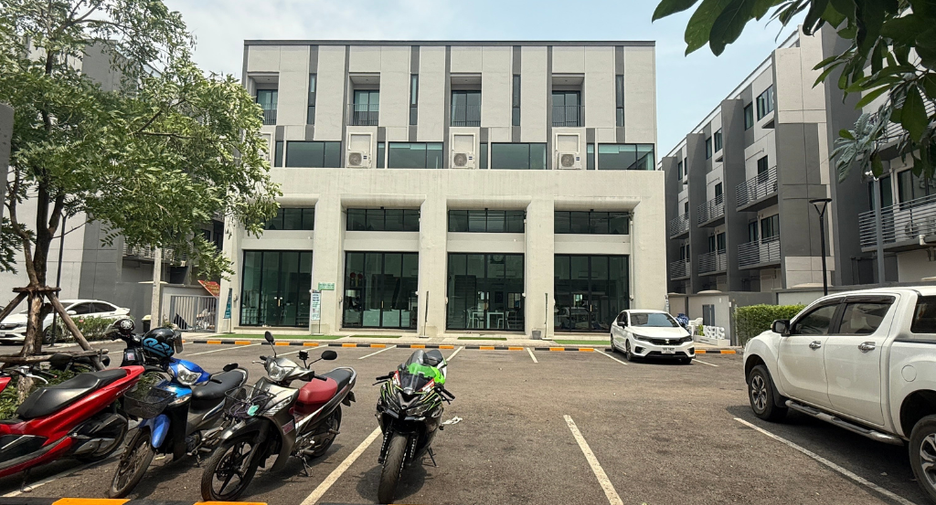 For rent 2 bedrooms townhouse in Mueang Chiang Mai, Chiang Mai