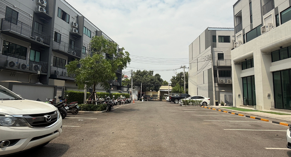 For rent 2 bedrooms townhouse in Mueang Chiang Mai, Chiang Mai
