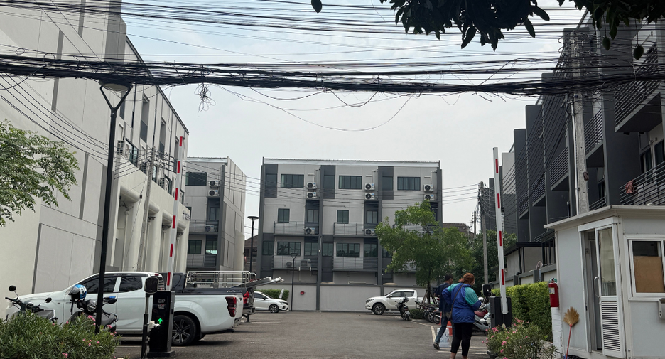 For rent 2 bedrooms townhouse in Mueang Chiang Mai, Chiang Mai