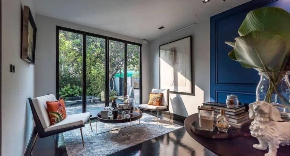For rent 4 bedrooms house in Watthana, Bangkok