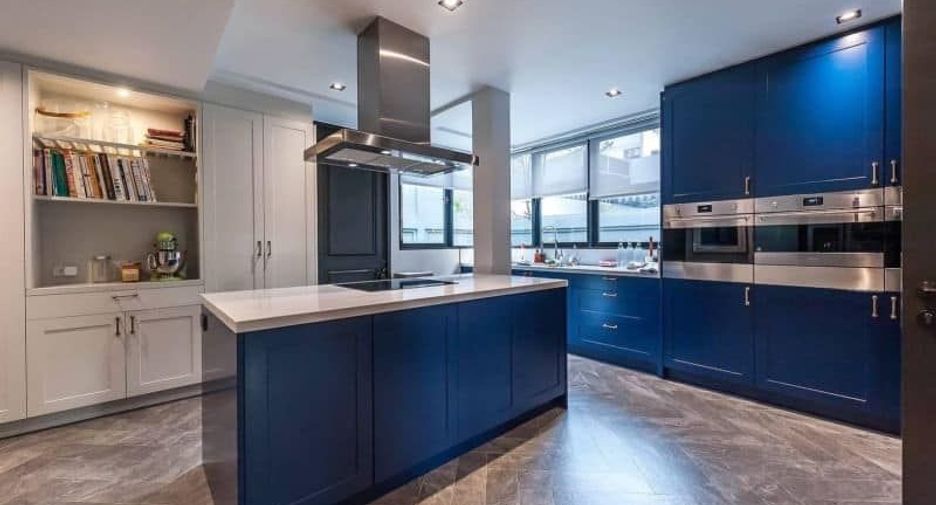 For rent 4 bedrooms house in Watthana, Bangkok
