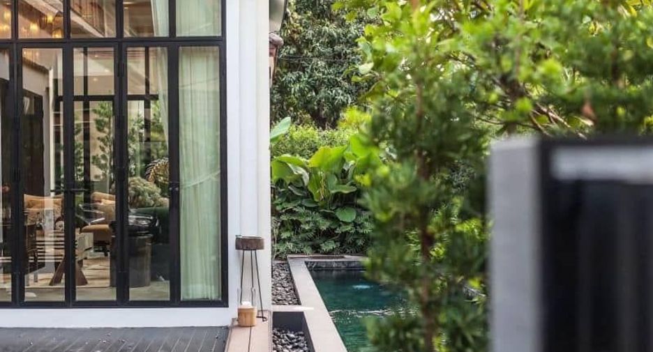 For rent 4 bedrooms house in Watthana, Bangkok